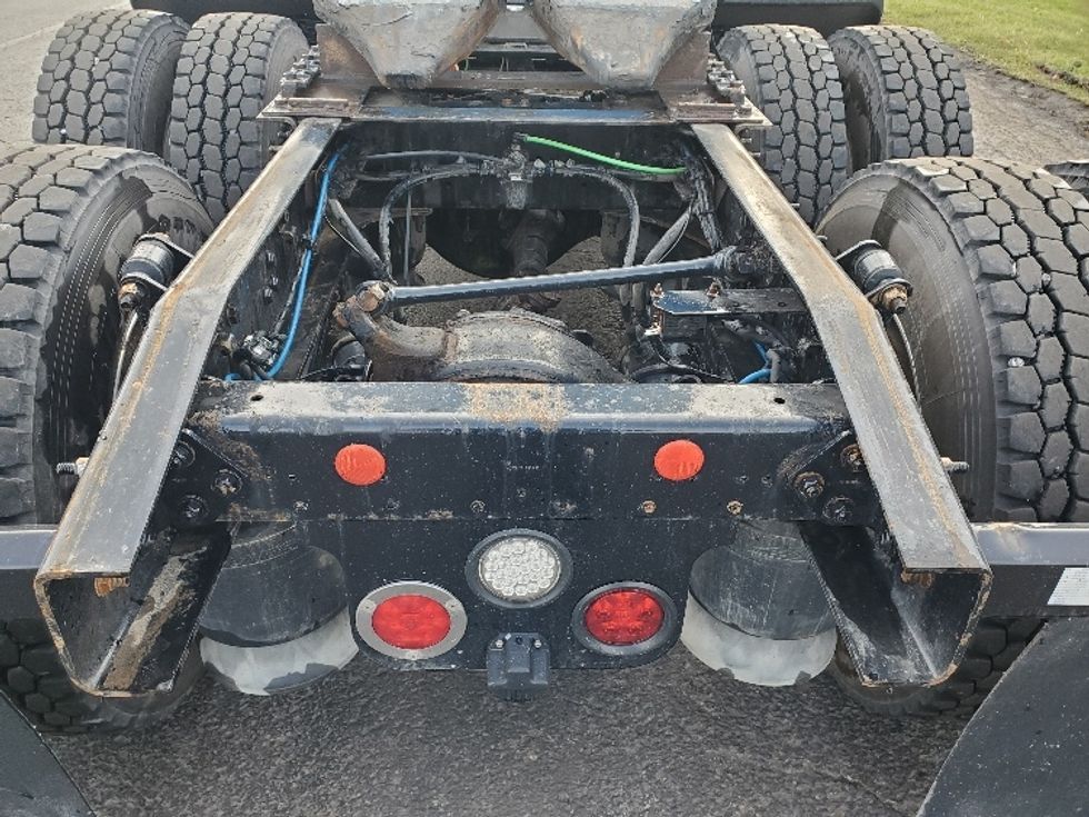 Sleeper Tractor-Heavy Duty Tractors-Freightliner-2020-D12264SD-White Deer-PA-281,960\n\t\tmiles-$ 75,250 - Image 6