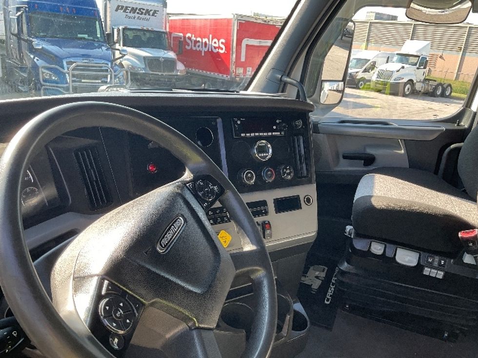 Sleeper Tractor-Heavy Duty Tractors-Freightliner-2020-T11662ST-Poplar Bluff-MO-399,610\n\t\tmiles-$ 67,000 - Image 10