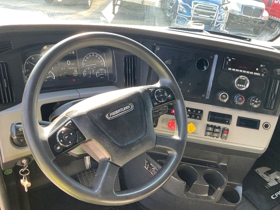 Sleeper Tractor-Heavy Duty Tractors-Freightliner-2020-T11662ST-Poplar Bluff-MO-399,610\n\t\tmiles-$ 67,000 - Image 11