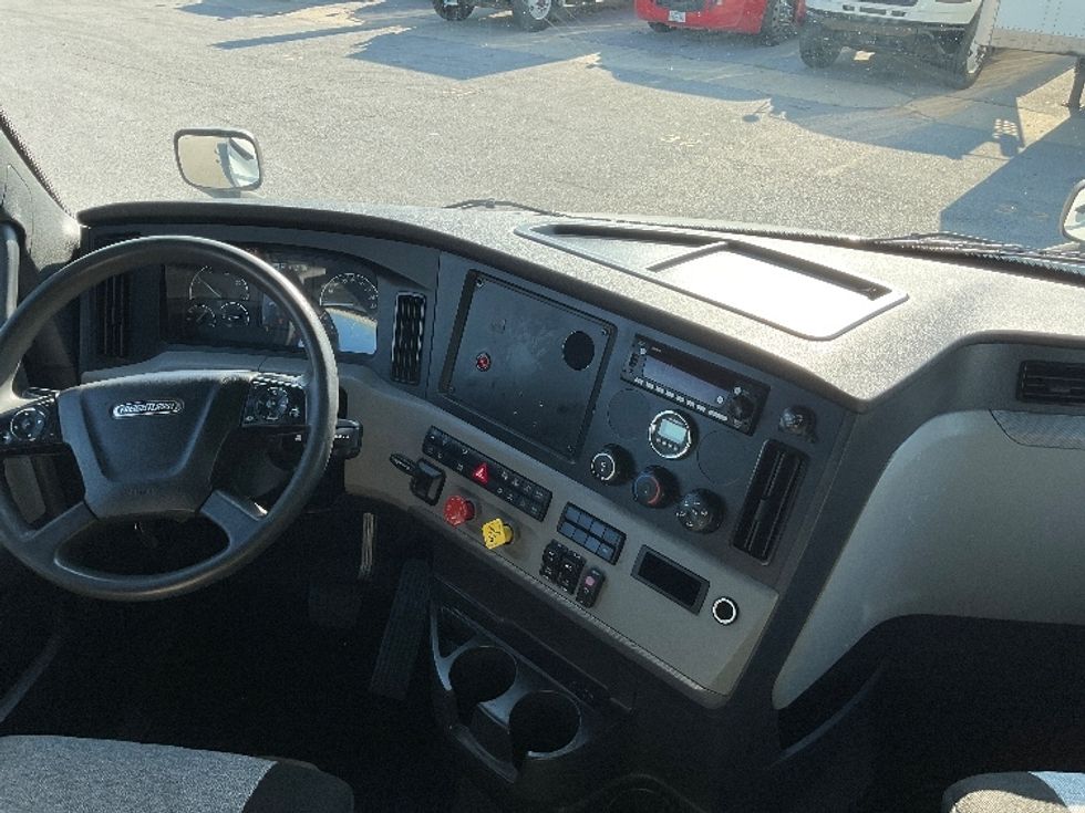 Sleeper Tractor-Heavy Duty Tractors-Freightliner-2020-T11662ST-Poplar Bluff-MO-399,610\n\t\tmiles-$ 67,000 - Image 12