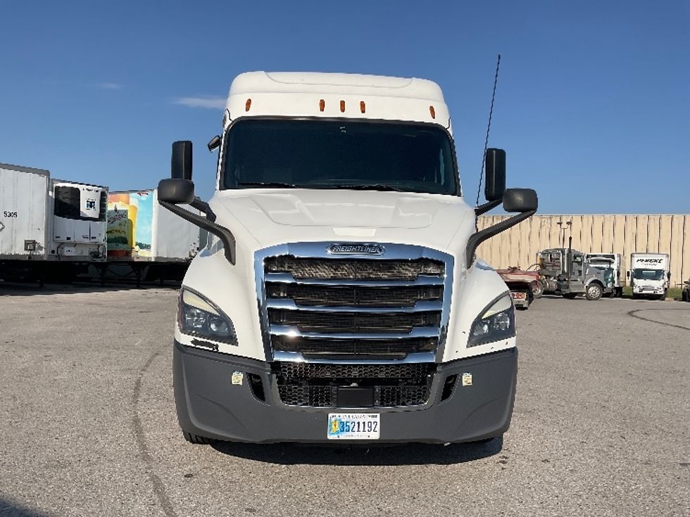 Sleeper Tractor-Heavy Duty Tractors-Freightliner-2020-T11662ST-Poplar Bluff-MO-399,610\n\t\tmiles-$ 67,000 - Image 2