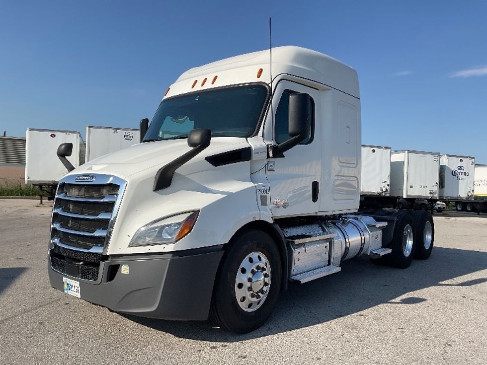 Sleeper Tractor-Heavy Duty Tractors-Freightliner-2020-T11662ST-Poplar Bluff-MO-399,610\n\t\tmiles-$ 67,000 - Image 3