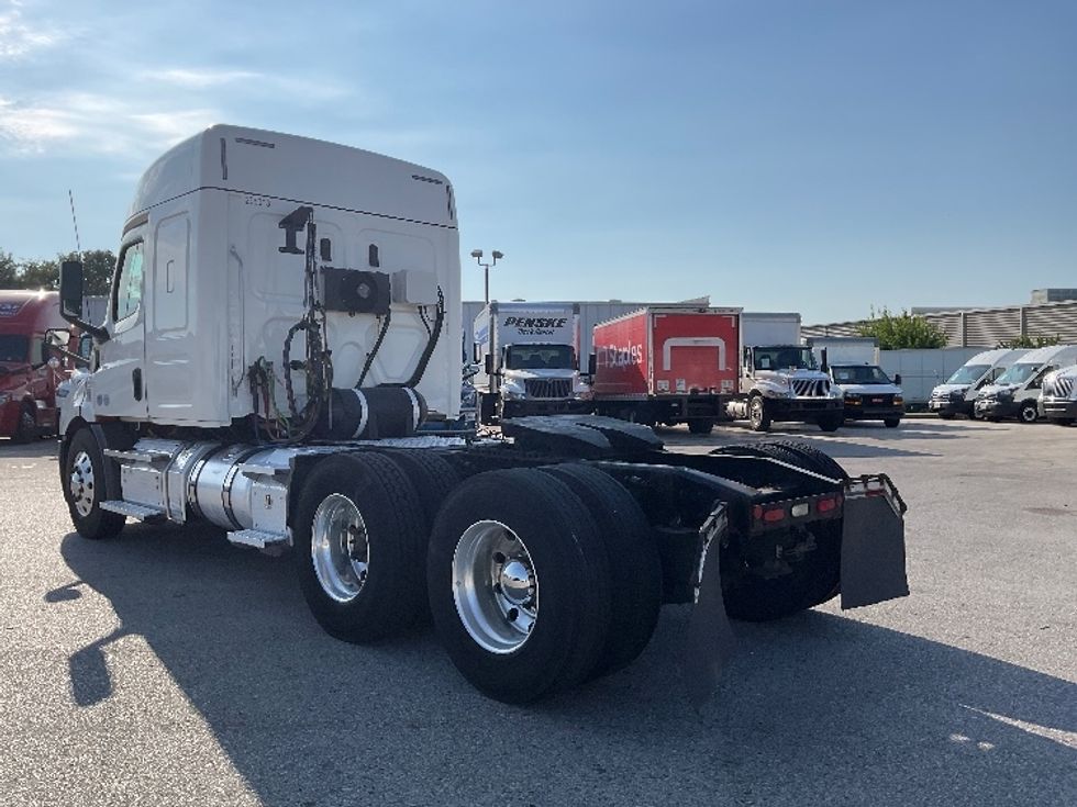 Sleeper Tractor-Heavy Duty Tractors-Freightliner-2020-T11662ST-Poplar Bluff-MO-399,610\n\t\tmiles-$ 67,000 - Image 5