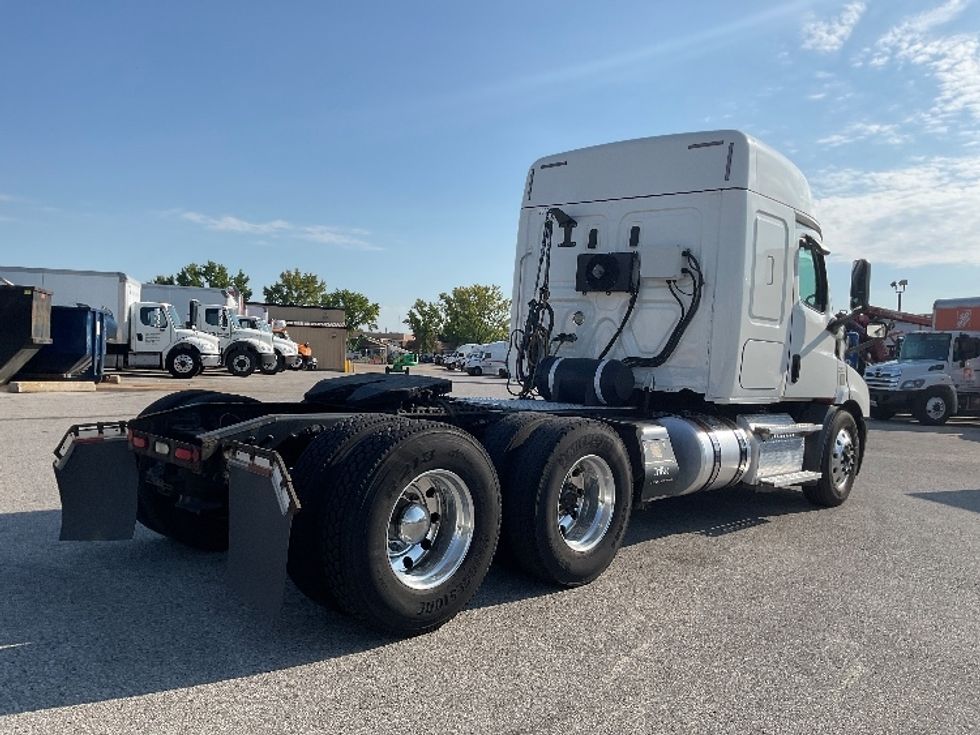 Sleeper Tractor-Heavy Duty Tractors-Freightliner-2020-T11662ST-Poplar Bluff-MO-399,610\n\t\tmiles-$ 67,000 - Image 7