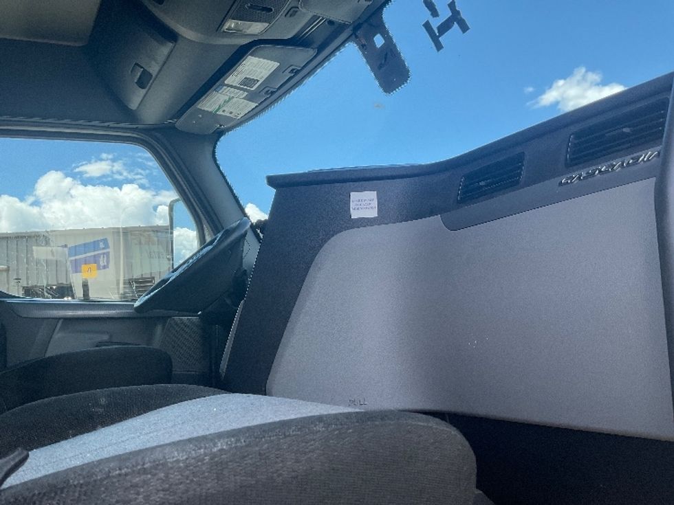 Sleeper Tractor-Heavy Duty Tractors-Freightliner-2020-T11664ST-Akron-OH-526,327\n\t\tmiles-$ 63,750 - Image 13