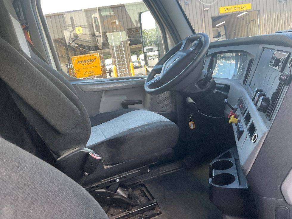 Sleeper Tractor-Heavy Duty Tractors-Freightliner-2020-T11664ST-Akron-OH-526,327\n\t\tmiles-$ 63,750 - Image 15