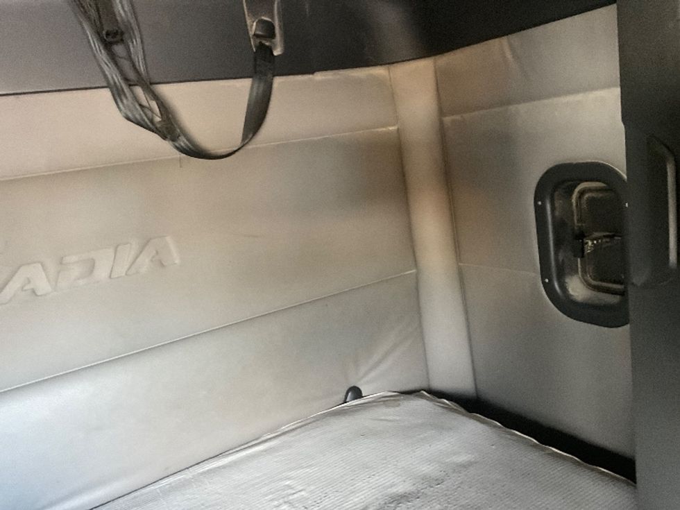 Sleeper Tractor-Heavy Duty Tractors-Freightliner-2020-T11664ST-Akron-OH-526,327\n\t\tmiles-$ 63,750 - Image 18