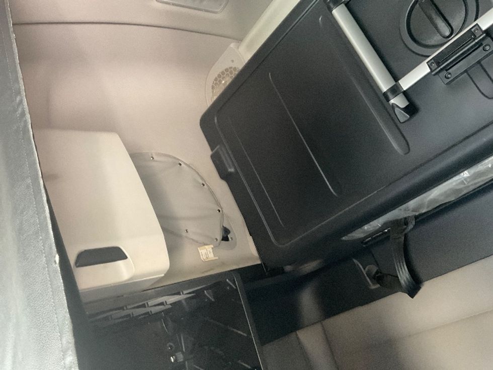 Sleeper Tractor-Heavy Duty Tractors-Freightliner-2020-T11664ST-Akron-OH-526,327\n\t\tmiles-$ 63,750 - Image 19