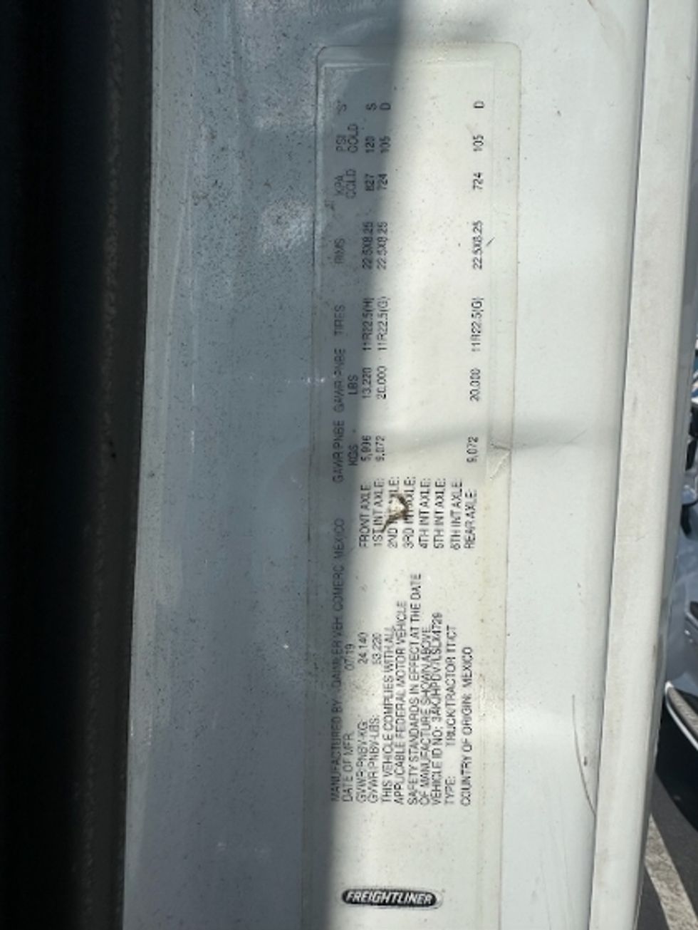 Sleeper Tractor-Heavy Duty Tractors-Freightliner-2020-T11664ST-Akron-OH-526,327\n\t\tmiles-$ 63,750 - Image 23