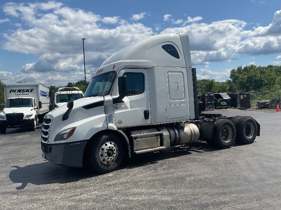 2020 Freightliner Cascadia photo 3