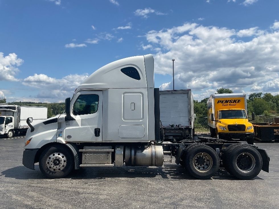 2020 Freightliner Cascadia photo 4
