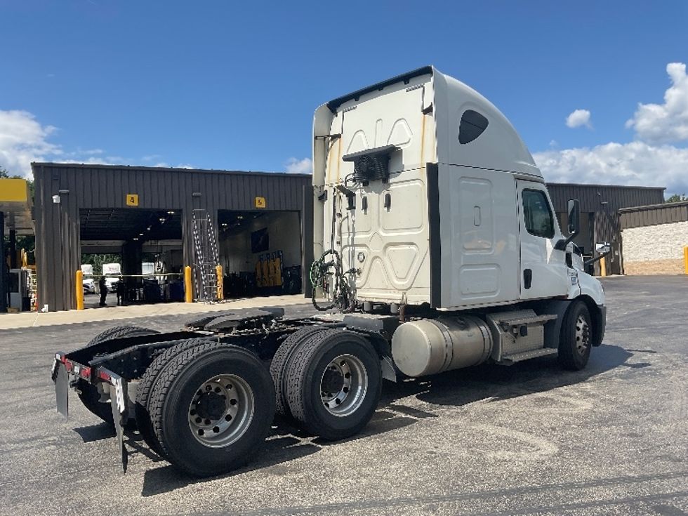 Sleeper Tractor-Heavy Duty Tractors-Freightliner-2020-T11664ST-Akron-OH-526,327\n\t\tmiles-$ 63,750 - Image 7
