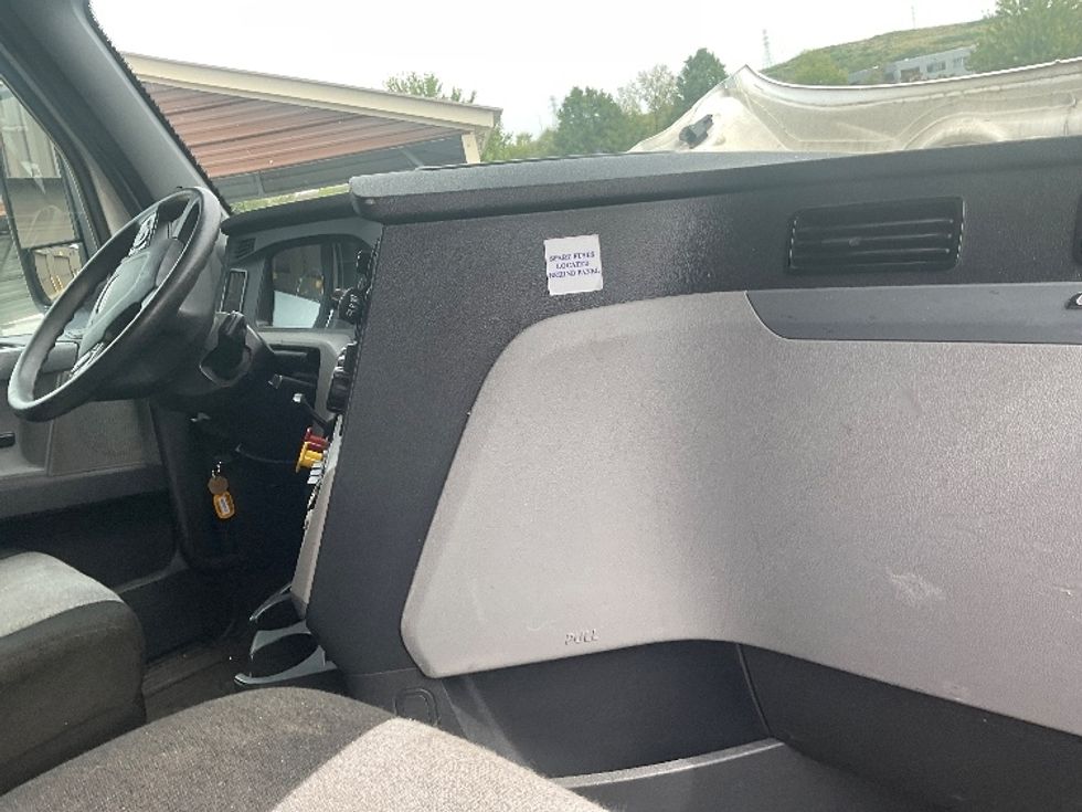 Sleeper Tractor-Heavy Duty Tractors-Freightliner-2020-T11664ST-Akron-OH-548,301\n\t\tmiles-$ 61,000 - Image 14