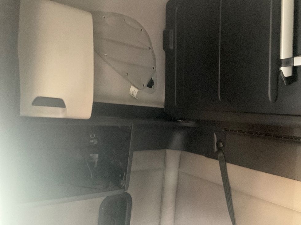 Sleeper Tractor-Heavy Duty Tractors-Freightliner-2020-T11664ST-Akron-OH-548,301\n\t\tmiles-$ 61,000 - Image 19