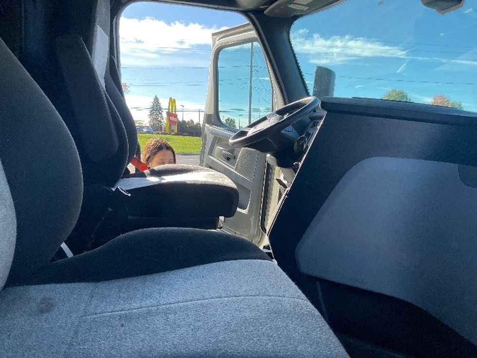 Sleeper Tractor-Heavy Duty Tractors-Freightliner-2020-T11664ST-Akron-OH-584,296\n\t\tmiles-$ 52,000 - Image 15