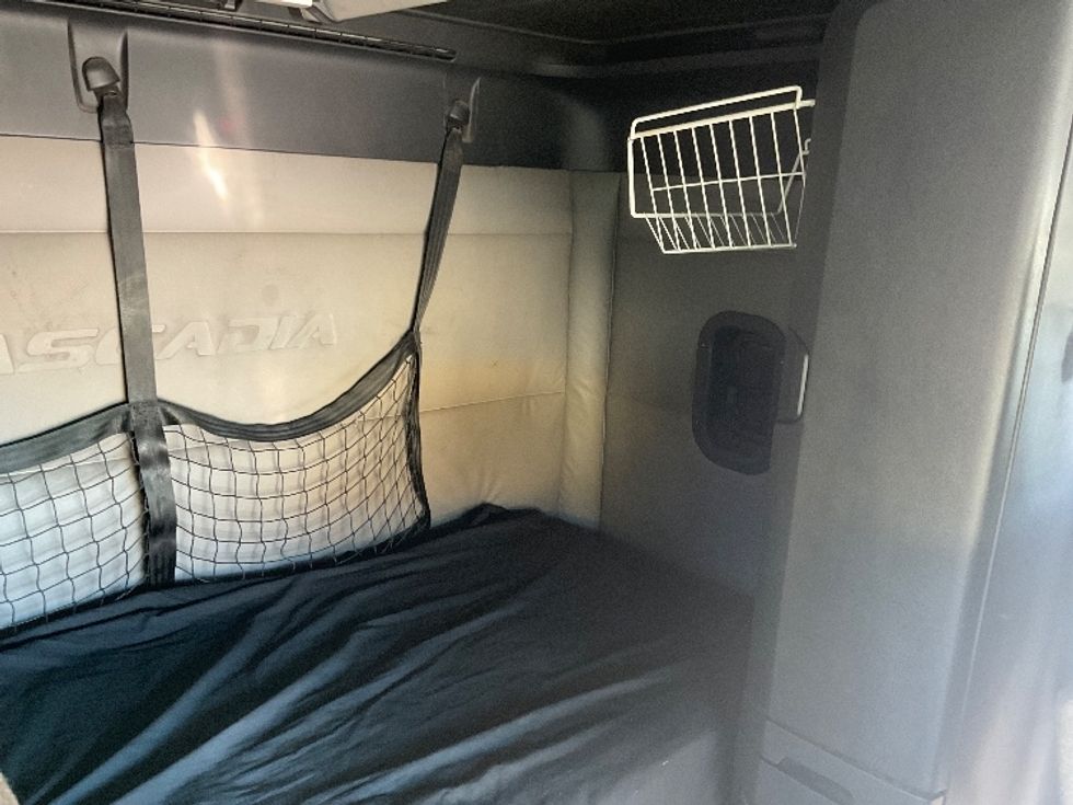 Sleeper Tractor-Heavy Duty Tractors-Freightliner-2020-T11664ST-Akron-OH-584,296\n\t\tmiles-$ 52,000 - Image 16