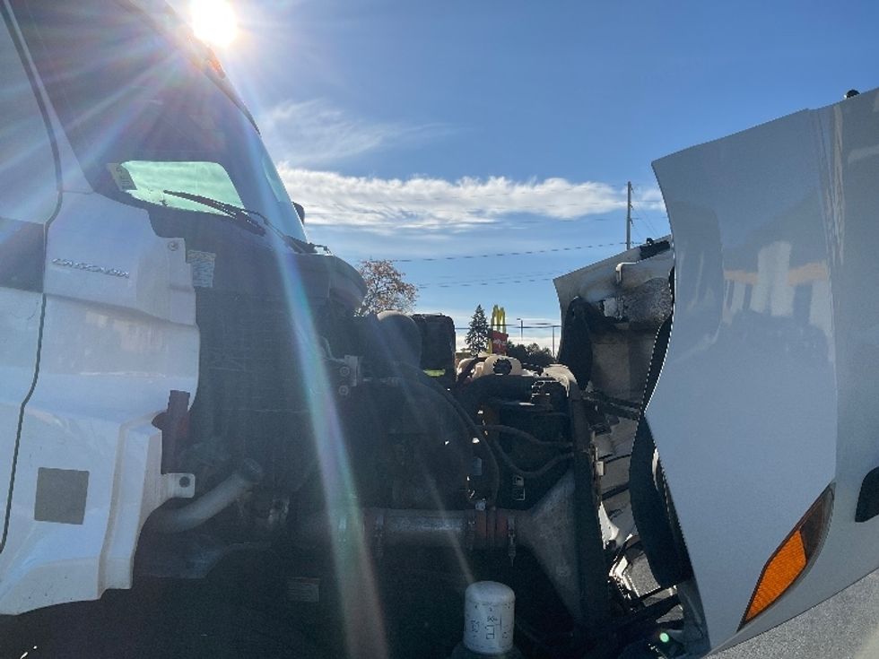 Sleeper Tractor-Heavy Duty Tractors-Freightliner-2020-T11664ST-Akron-OH-584,296\n\t\tmiles-$ 52,000 - Image 20