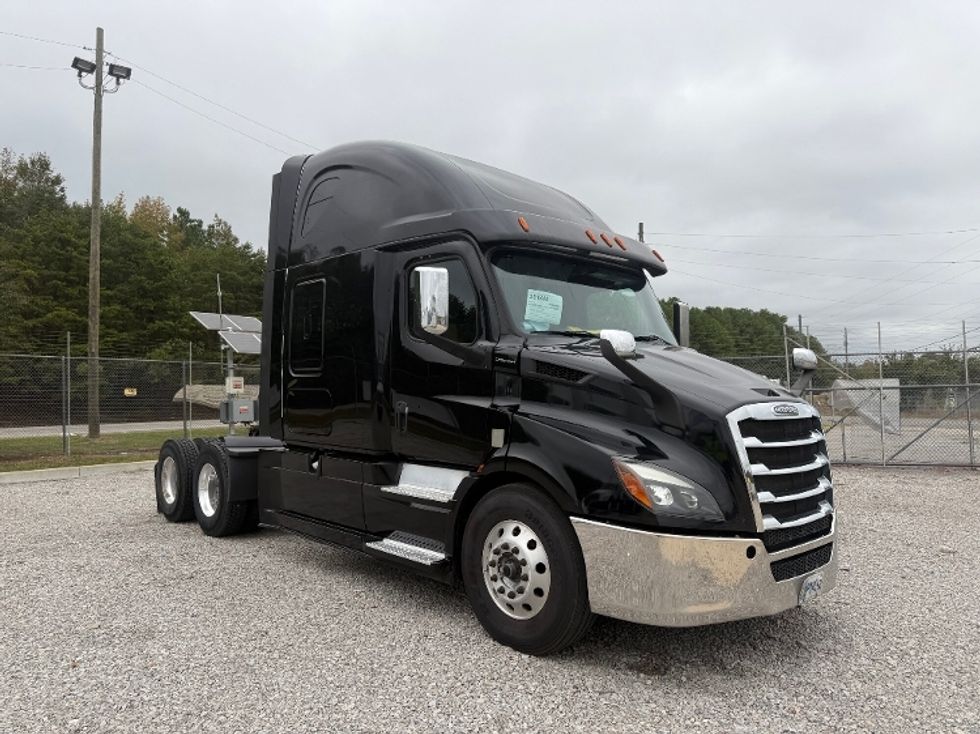 Sleeper Tractor-Heavy Duty Tractors-Freightliner-2020-T11664ST-Birmingham-AL-487,888\n\t\tmiles-$ 58,750 - Image 1