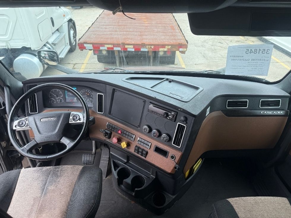 Sleeper Tractor-Heavy Duty Tractors-Freightliner-2020-T11664ST-Birmingham-AL-487,888\n\t\tmiles-$ 58,750 - Image 11