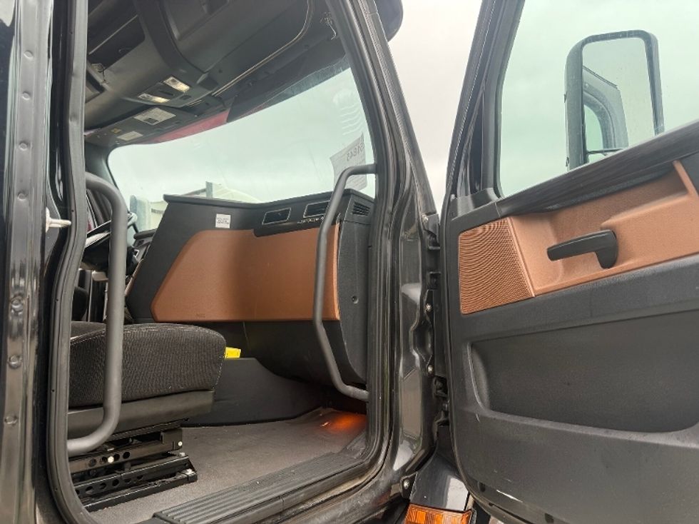 Sleeper Tractor-Heavy Duty Tractors-Freightliner-2020-T11664ST-Birmingham-AL-487,888\n\t\tmiles-$ 58,750 - Image 12