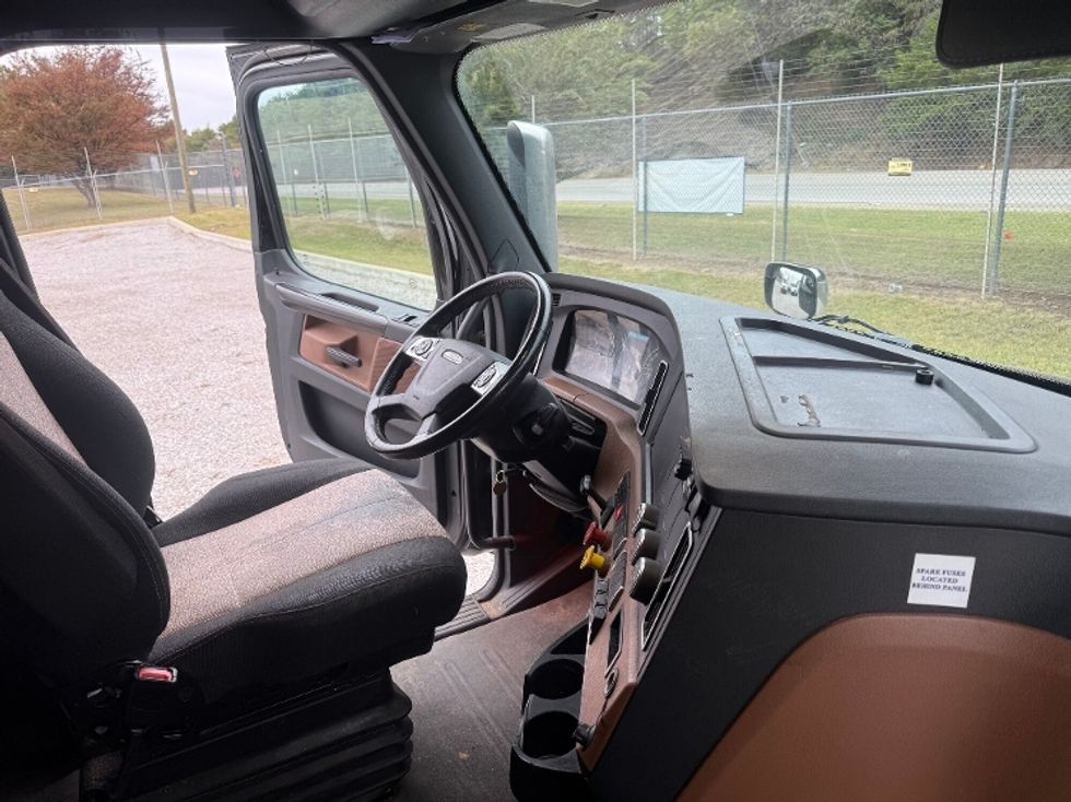 Sleeper Tractor-Heavy Duty Tractors-Freightliner-2020-T11664ST-Birmingham-AL-487,888\n\t\tmiles-$ 58,750 - Image 14