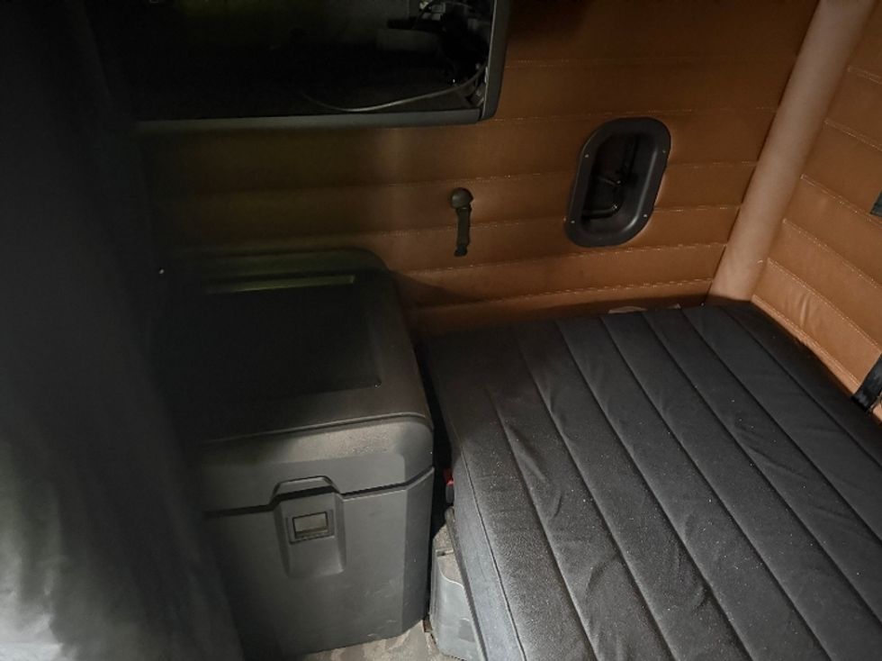 Sleeper Tractor-Heavy Duty Tractors-Freightliner-2020-T11664ST-Birmingham-AL-487,888\n\t\tmiles-$ 58,750 - Image 17