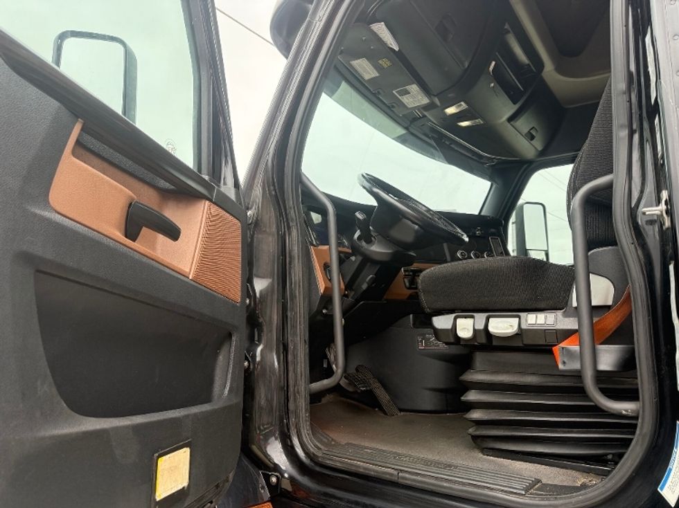 Sleeper Tractor-Heavy Duty Tractors-Freightliner-2020-T11664ST-Birmingham-AL-487,888\n\t\tmiles-$ 58,750 - Image 9