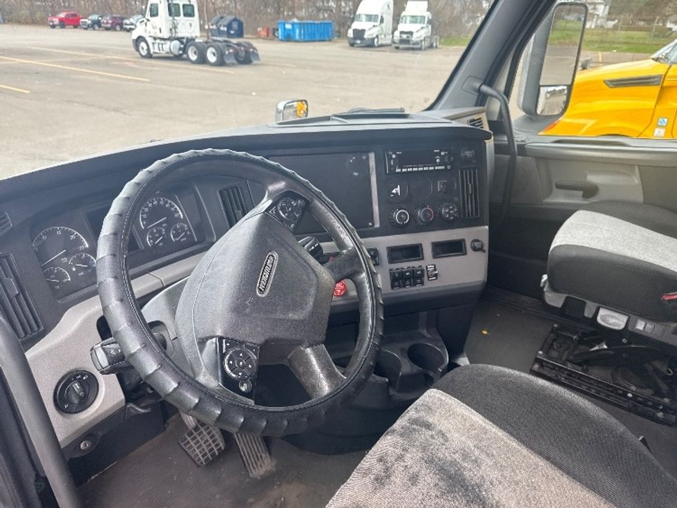 Sleeper Tractor-Heavy Duty Tractors-Freightliner-2020-T11664ST-Elmira-NY-438,735\n\t\tmiles-$ 59,750 - Image 10