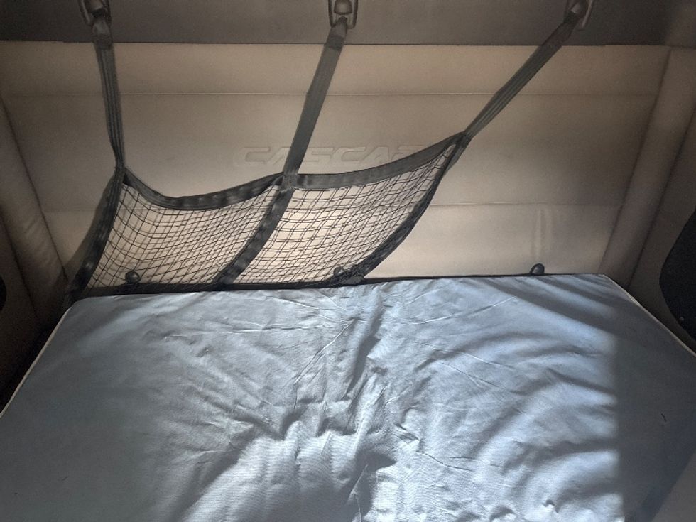 Sleeper Tractor-Heavy Duty Tractors-Freightliner-2020-T11664ST-Elmira-NY-438,735\n\t\tmiles-$ 59,750 - Image 17