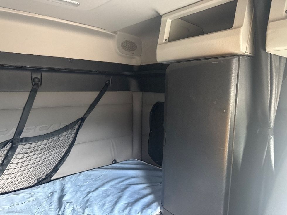 Sleeper Tractor-Heavy Duty Tractors-Freightliner-2020-T11664ST-Elmira-NY-438,735\n\t\tmiles-$ 59,750 - Image 18