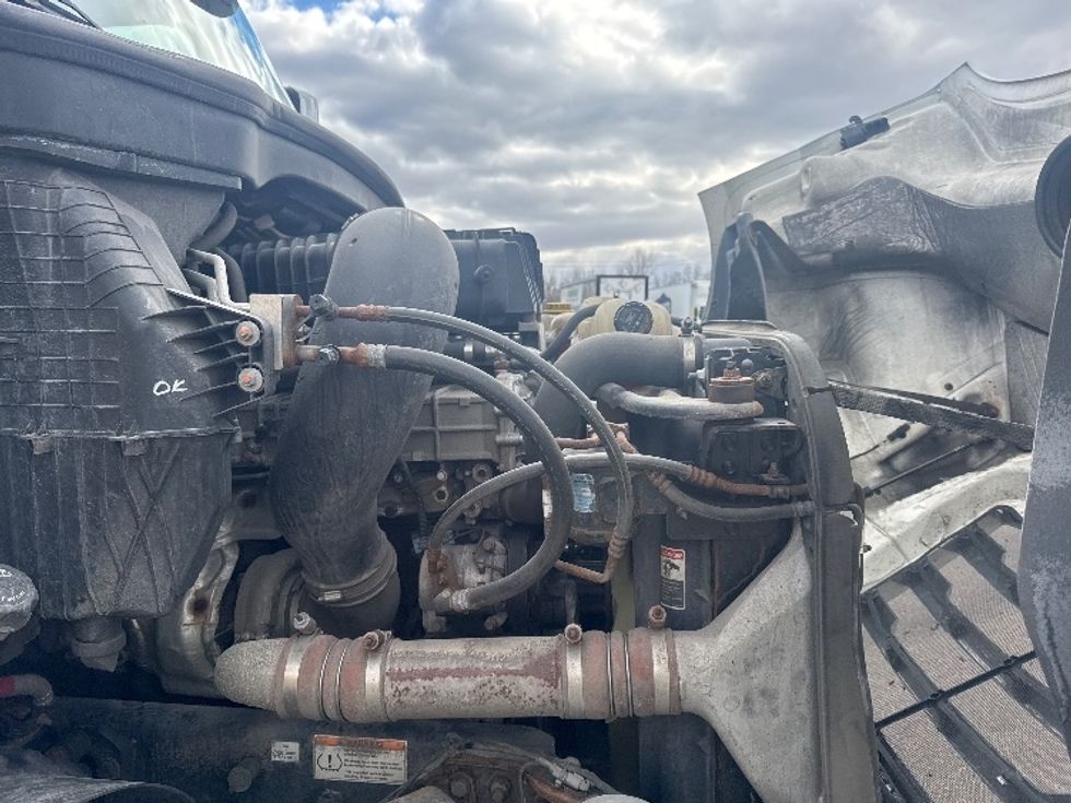 Sleeper Tractor-Heavy Duty Tractors-Freightliner-2020-T11664ST-Elmira-NY-438,735\n\t\tmiles-$ 59,750 - Image 20