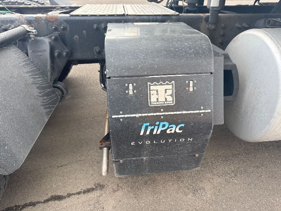 Sleeper Tractor-Heavy Duty Tractors-Freightliner-2020-T11664ST-Elmira-NY-438,735\n\t\tmiles-$ 59,750 - Image 22