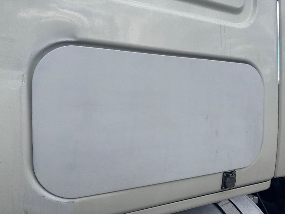 Sleeper Tractor-Heavy Duty Tractors-Freightliner-2020-T11664ST-Elmira-NY-438,735\n\t\tmiles-$ 59,750 - Image 25