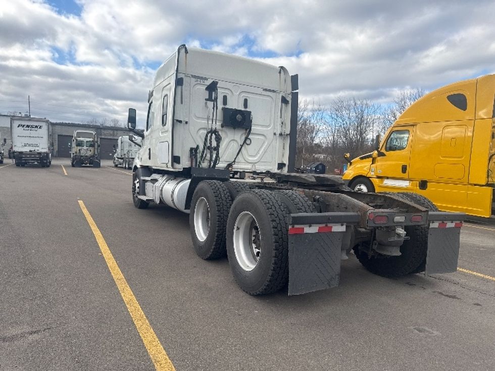 Sleeper Tractor-Heavy Duty Tractors-Freightliner-2020-T11664ST-Elmira-NY-438,735\n\t\tmiles-$ 59,750 - Image 5