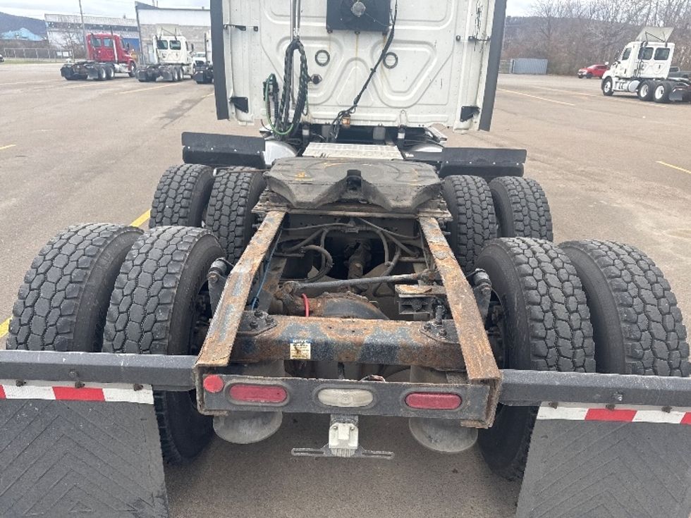 Sleeper Tractor-Heavy Duty Tractors-Freightliner-2020-T11664ST-Elmira-NY-438,735\n\t\tmiles-$ 59,750 - Image 6