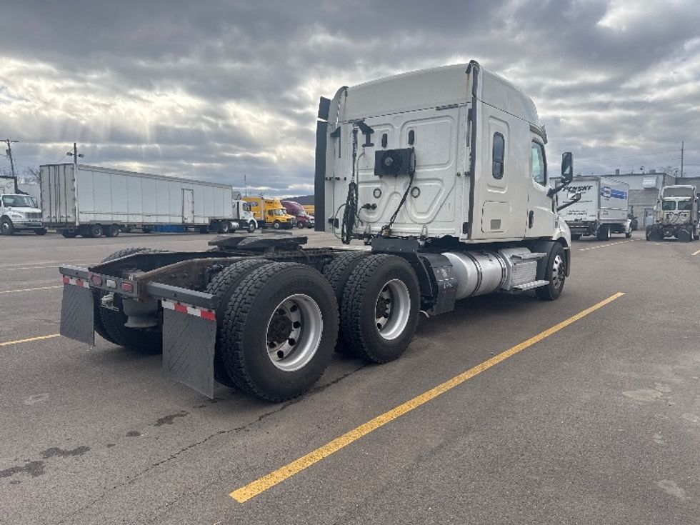 Sleeper Tractor-Heavy Duty Tractors-Freightliner-2020-T11664ST-Elmira-NY-438,735\n\t\tmiles-$ 59,750 - Image 7