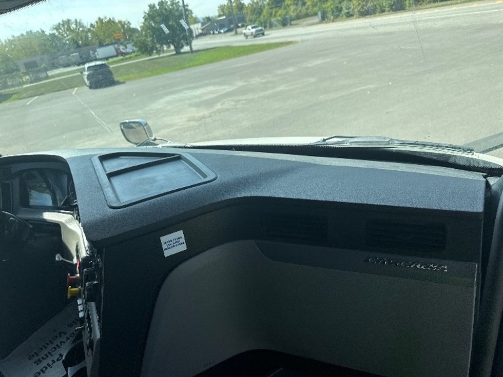 Sleeper Tractor-Heavy Duty Tractors-Freightliner-2020-T11664ST-Elmira-NY-469,913\n\t\tmiles-$ 58,500 - Image 14