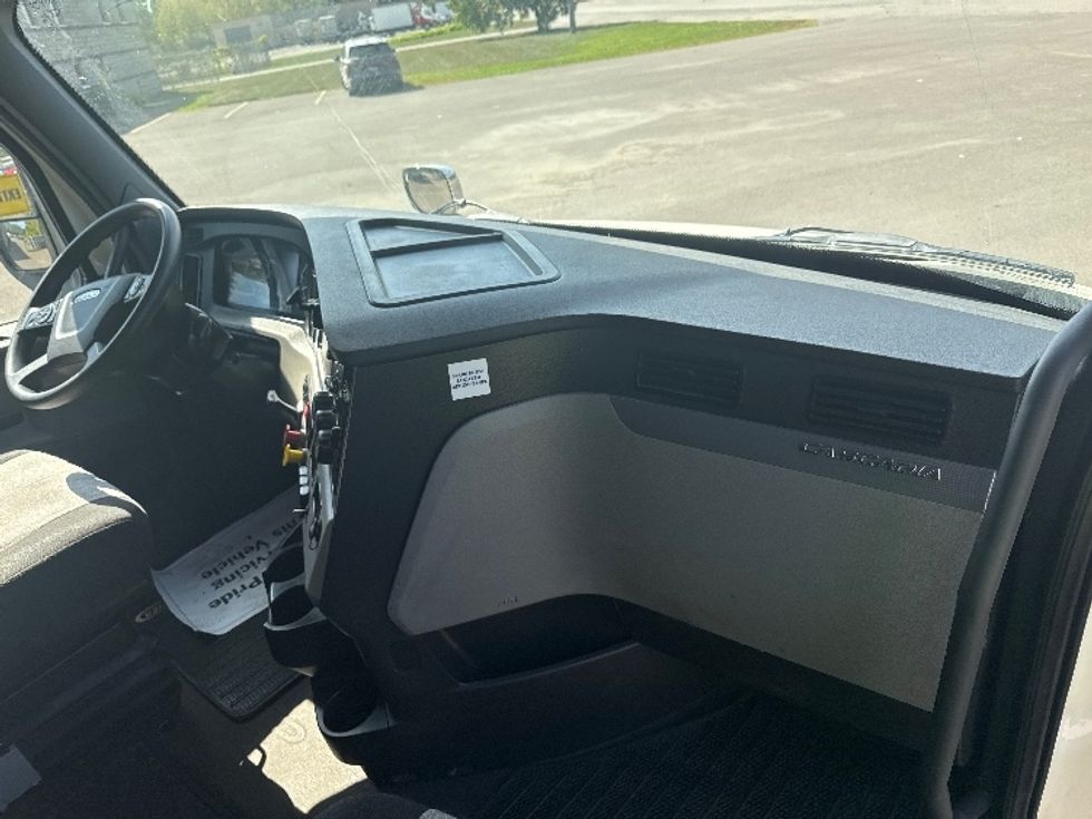 Sleeper Tractor-Heavy Duty Tractors-Freightliner-2020-T11664ST-Elmira-NY-469,913\n\t\tmiles-$ 58,500 - Image 15