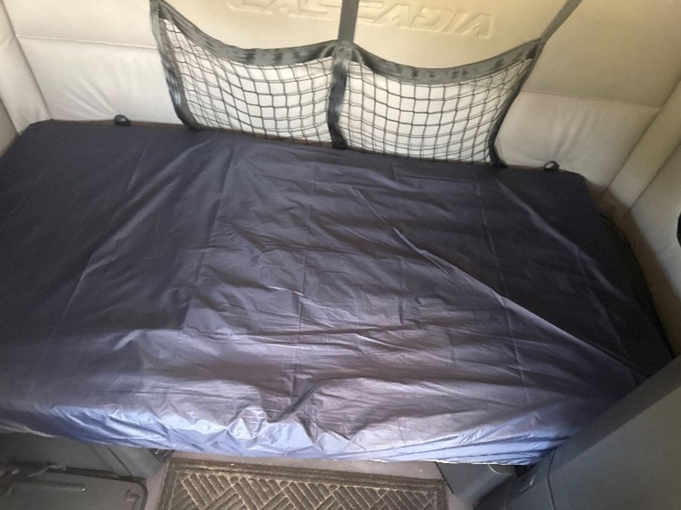 Sleeper Tractor-Heavy Duty Tractors-Freightliner-2020-T11664ST-Elmira-NY-469,913\n\t\tmiles-$ 58,500 - Image 17