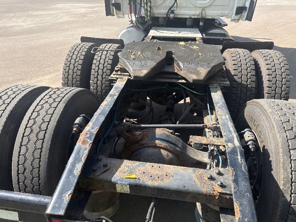 Sleeper Tractor-Heavy Duty Tractors-Freightliner-2020-T11664ST-Elmira-NY-469,913\n\t\tmiles-$ 58,500 - Image 6