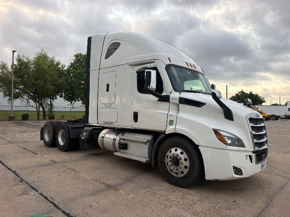 Sleeper Tractor-Heavy Duty Tractors-Freightliner-2020-T11664ST-Houston-TX-193,549\n\t\tmiles-$ 90,000 - Image 1