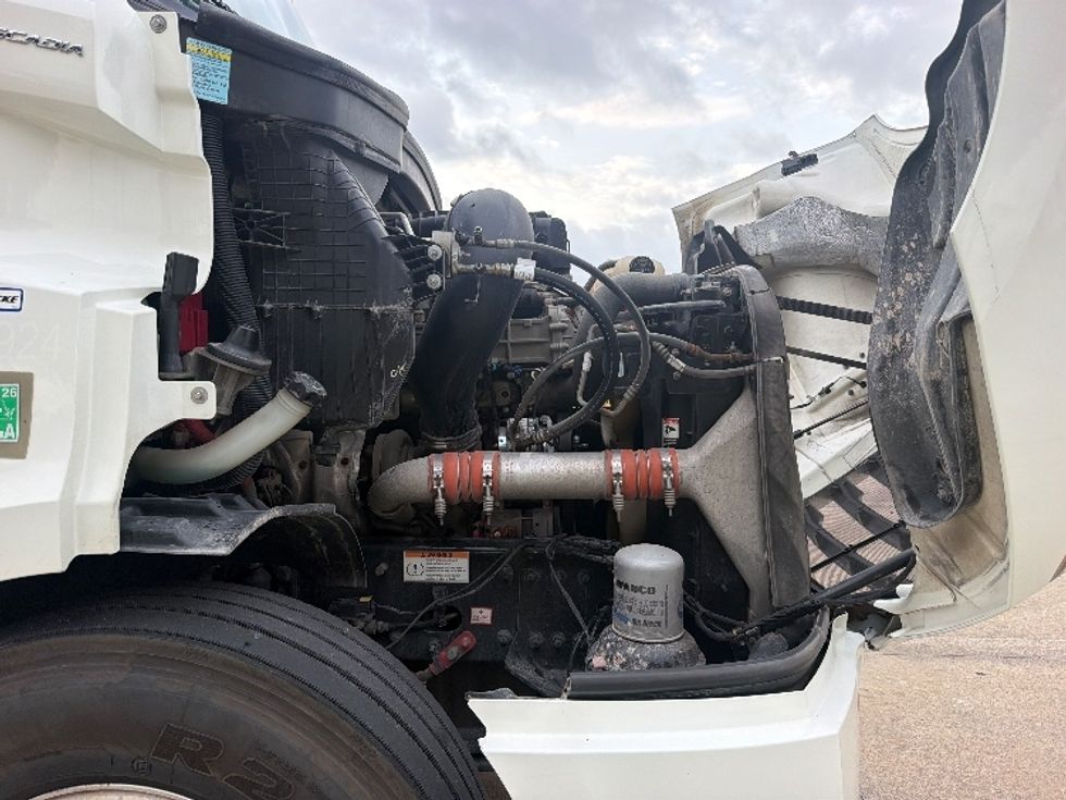 Sleeper Tractor-Heavy Duty Tractors-Freightliner-2020-T11664ST-Houston-TX-193,549\n\t\tmiles-$ 90,000 - Image 20