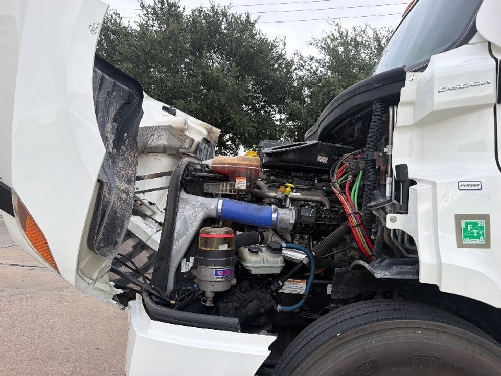 Sleeper Tractor-Heavy Duty Tractors-Freightliner-2020-T11664ST-Houston-TX-193,549\n\t\tmiles-$ 90,000 - Image 21