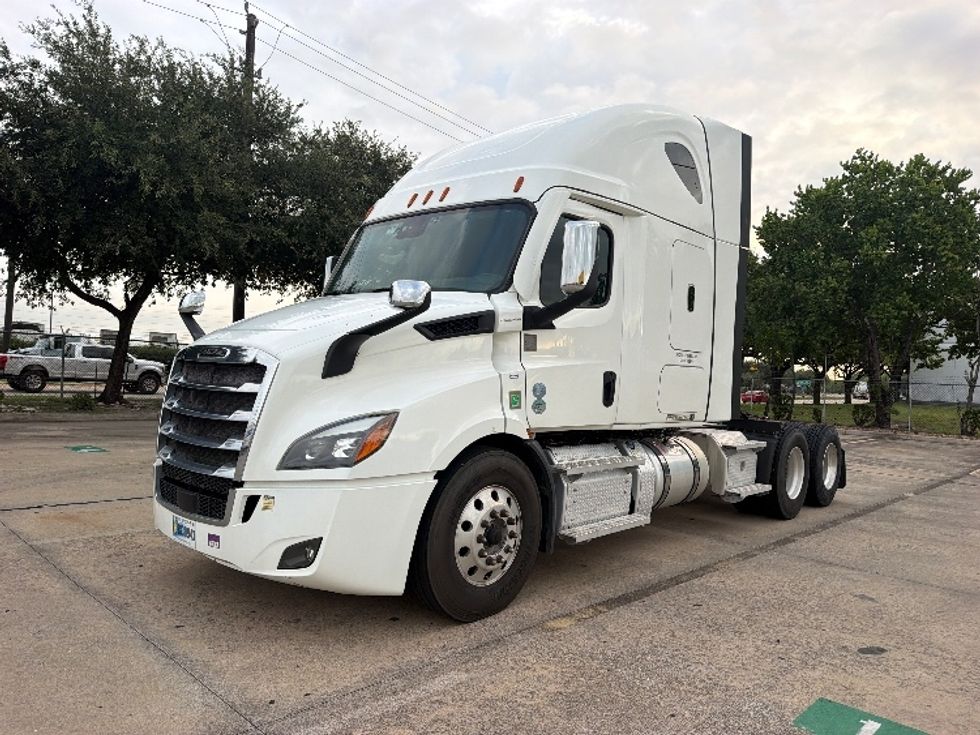 Sleeper Tractor-Heavy Duty Tractors-Freightliner-2020-T11664ST-Houston-TX-193,549\n\t\tmiles-$ 90,000 - Image 3