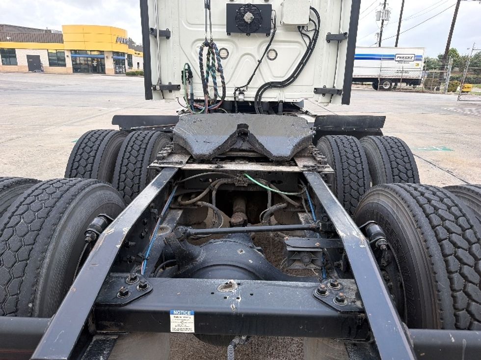 Sleeper Tractor-Heavy Duty Tractors-Freightliner-2020-T11664ST-Houston-TX-193,549\n\t\tmiles-$ 90,000 - Image 6