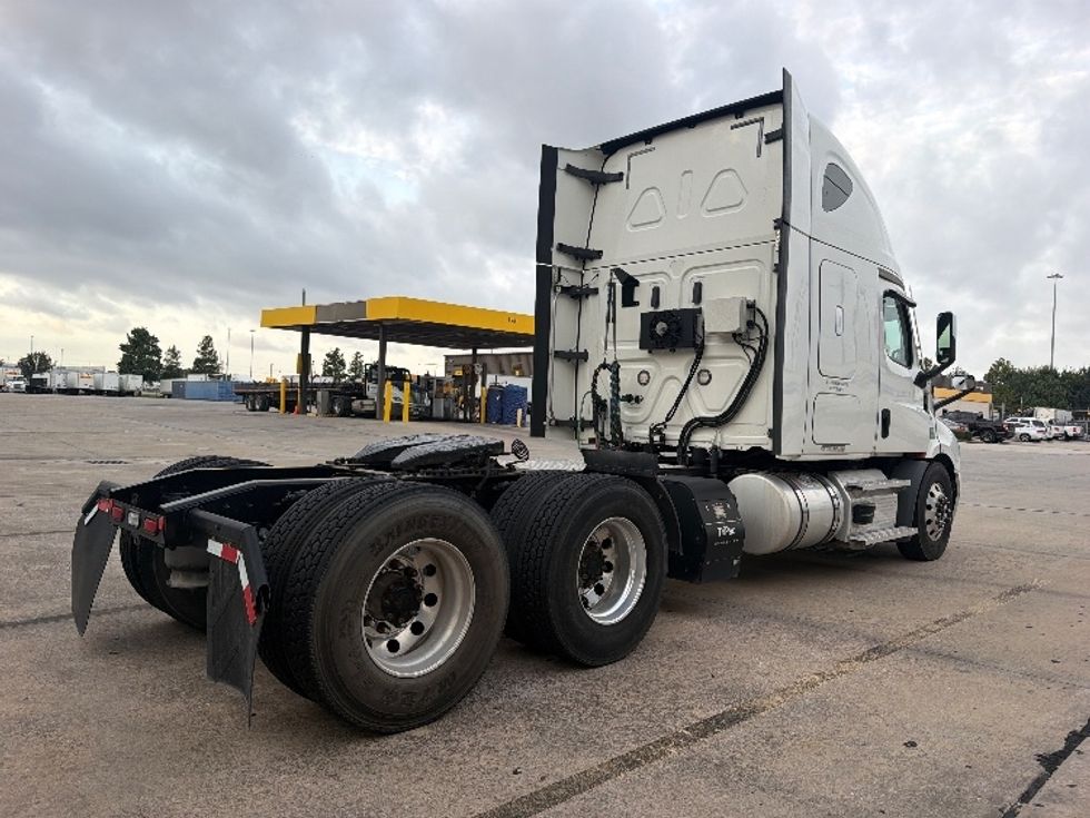 Sleeper Tractor-Heavy Duty Tractors-Freightliner-2020-T11664ST-Houston-TX-193,549\n\t\tmiles-$ 90,000 - Image 7