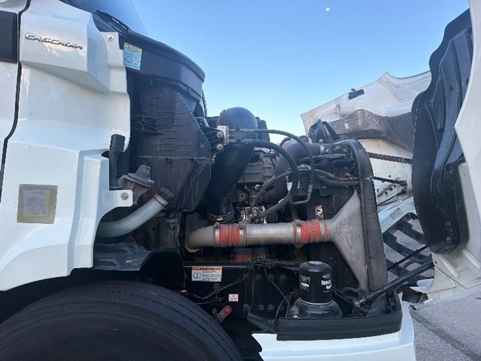 Sleeper Tractor-Heavy Duty Tractors-Freightliner-2020-T11664ST-Houston-TX-201,628\n\t\tmiles-$ 84,000 - Image 19