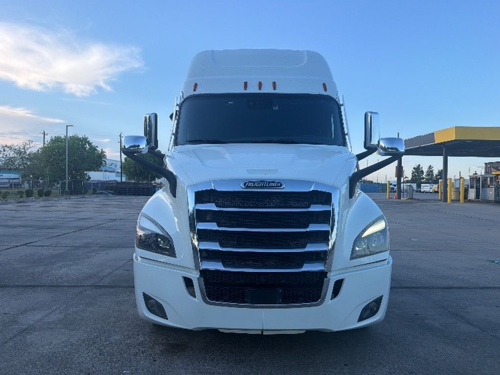 Sleeper Tractor-Heavy Duty Tractors-Freightliner-2020-T11664ST-Houston-TX-201,628\n\t\tmiles-$ 84,000 - Image 2