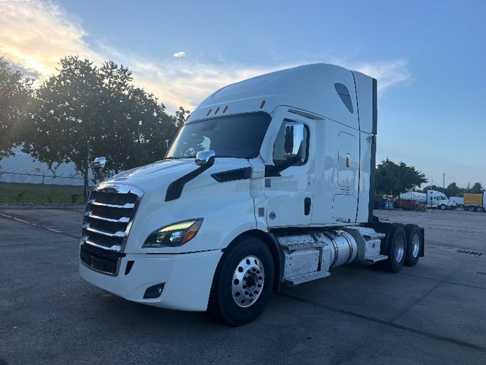 Sleeper Tractor-Heavy Duty Tractors-Freightliner-2020-T11664ST-Houston-TX-201,628\n\t\tmiles-$ 84,000 - Image 3