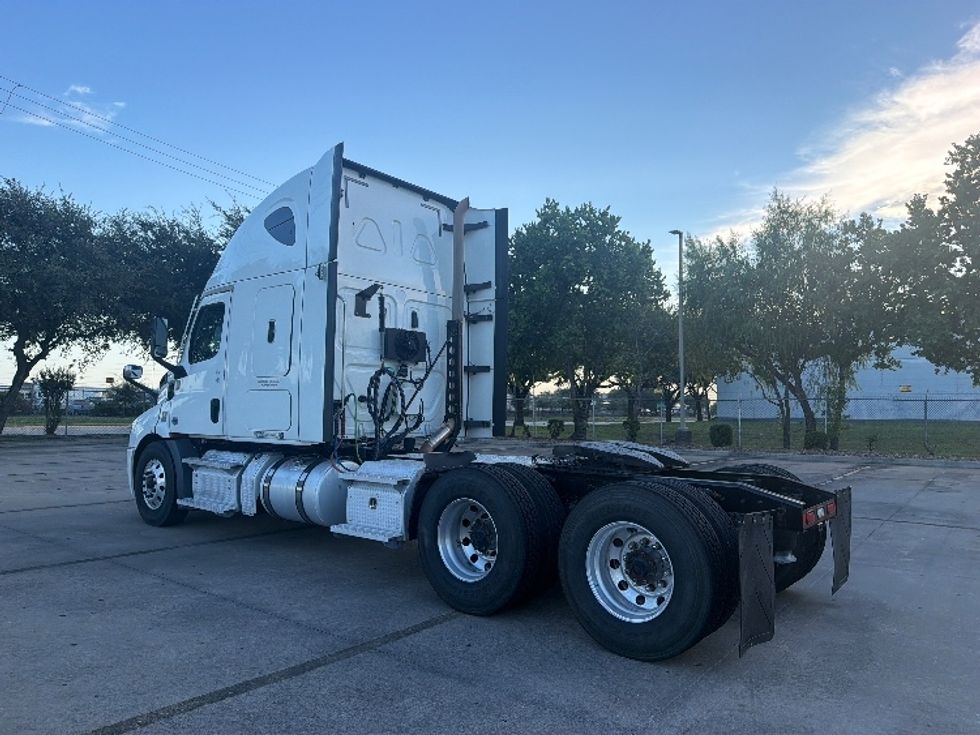 Sleeper Tractor-Heavy Duty Tractors-Freightliner-2020-T11664ST-Houston-TX-201,628\n\t\tmiles-$ 84,000 - Image 5